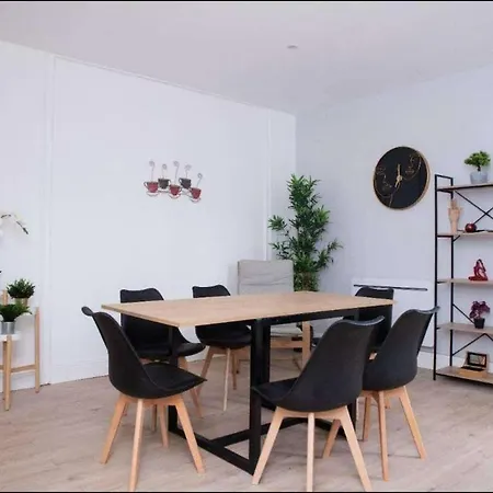 Vila La Calaisienne - Grande Maison 6 Ch-cinema Prive & Bar-tourcoing